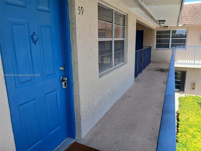 15391 S Dixie Hwy in Palmetto Bay, FL - Building Photo - Building Photo