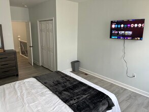 820 N Lakewood Ave in Baltimore, MD - Foto de edificio - Building Photo