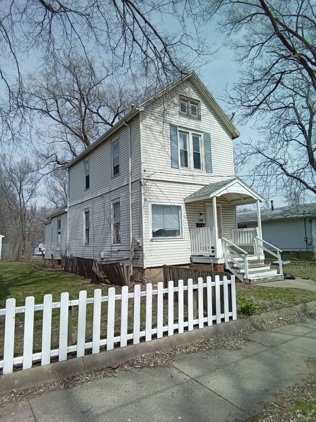1009 W Smith St in Peoria, IL - Building Photo - Building Photo