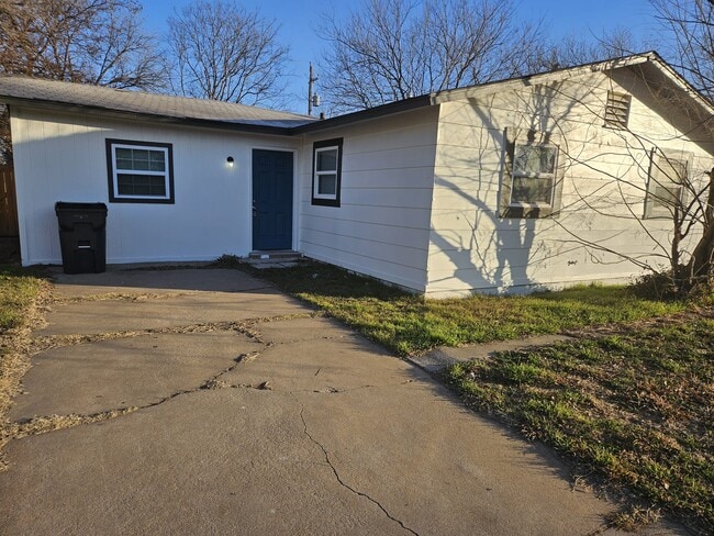 411 NW Greenmeadow Dr