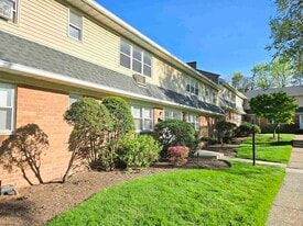 20A Lakeview Ave in Leonia, NJ - Building Photo