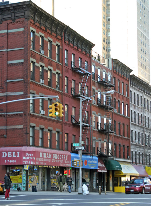 1595 York Ave in New York, NY - Building Photo