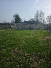 7802 Columbine Dr in Louisville, KY - Building Photo - Building Photo