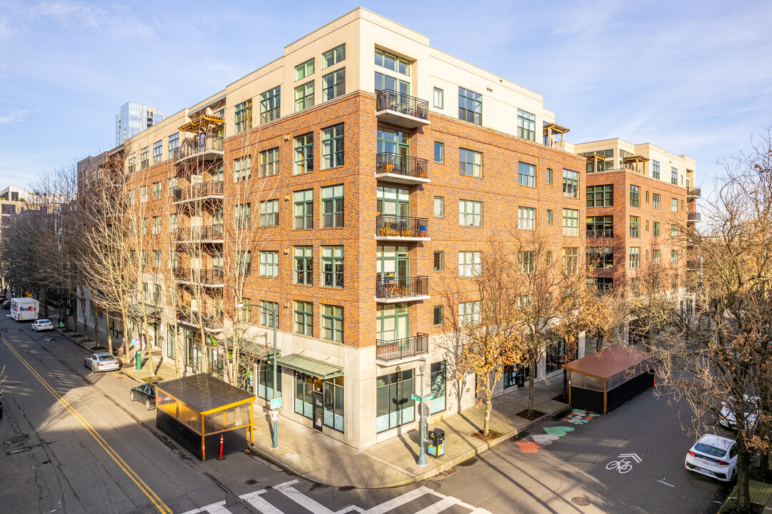 Riverstone Condominiums in Portland, OR - Building Photo