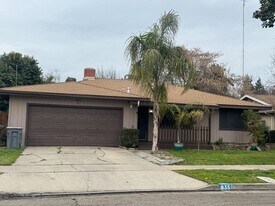 835 E Brookdale Dr in Merced, CA - Building Photo