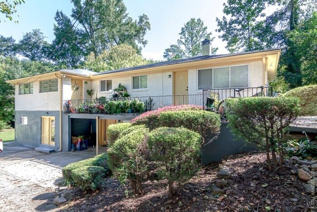 property at 545 Oakview Rd