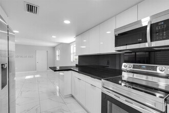 5061 W 12th Ln in Hialeah, FL - Building Photo - Building Photo