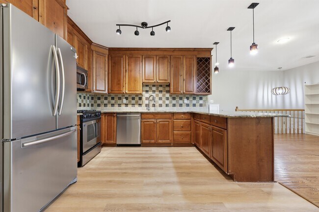 215 St Michaels Walk in Union City, NJ - Building Photo - Building Photo