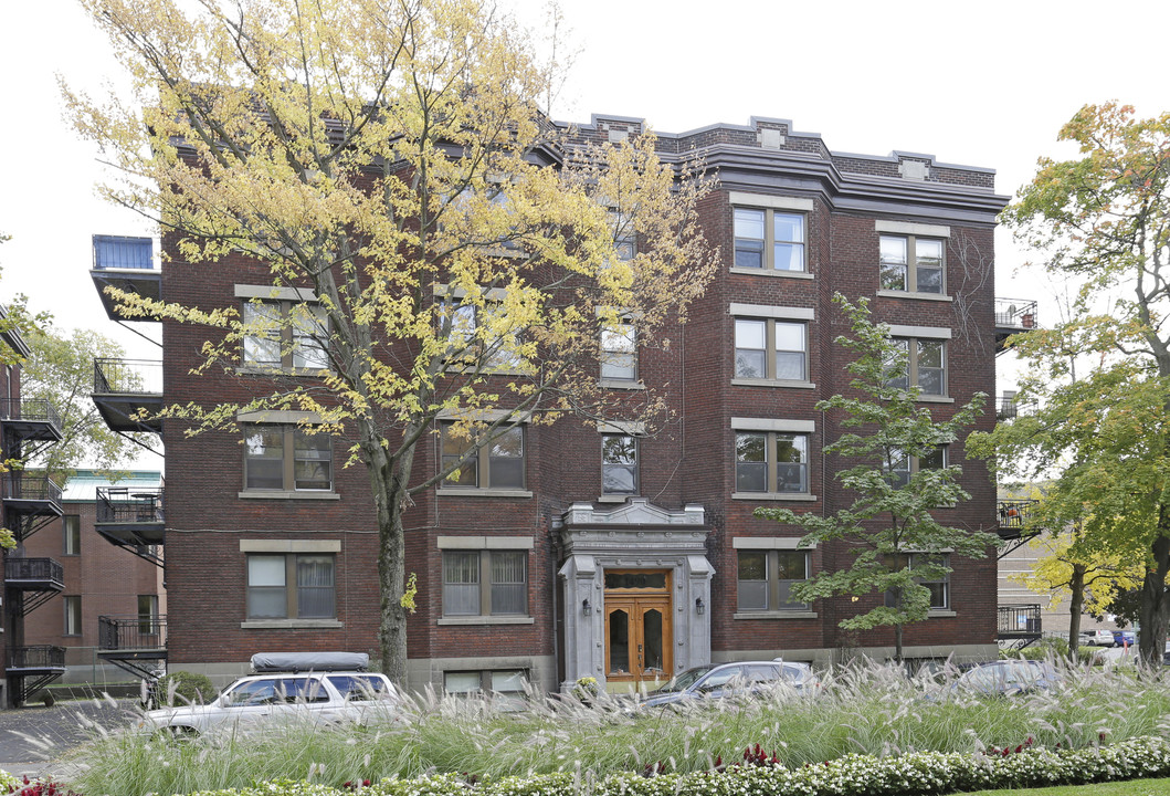 1490 Bernard in Montréal, QC - Building Photo