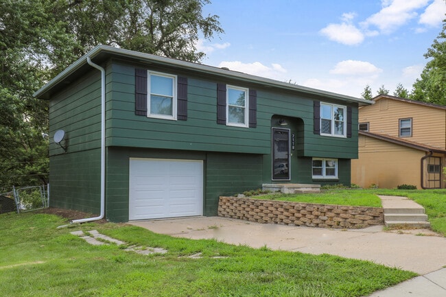 7118 S 33rd St in Bellevue, NE - Building Photo - Building Photo