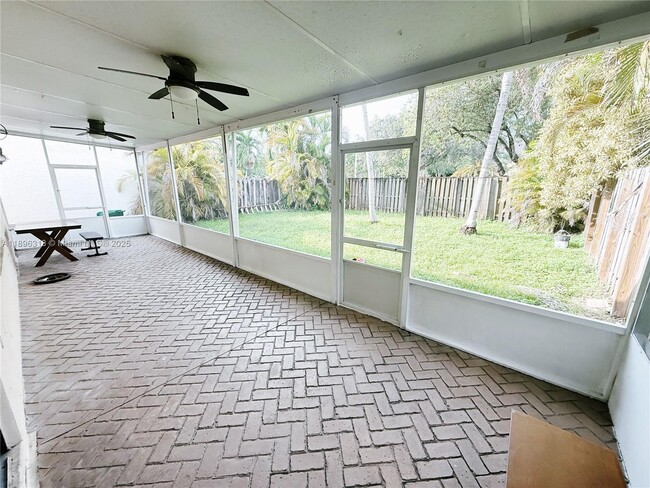 15163 SW 94th Terrace in Miami, FL - Building Photo - Building Photo