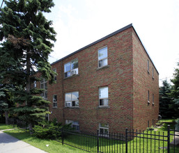 2511 Gerrard St E in Toronto, ON - Building Photo - Building Photo