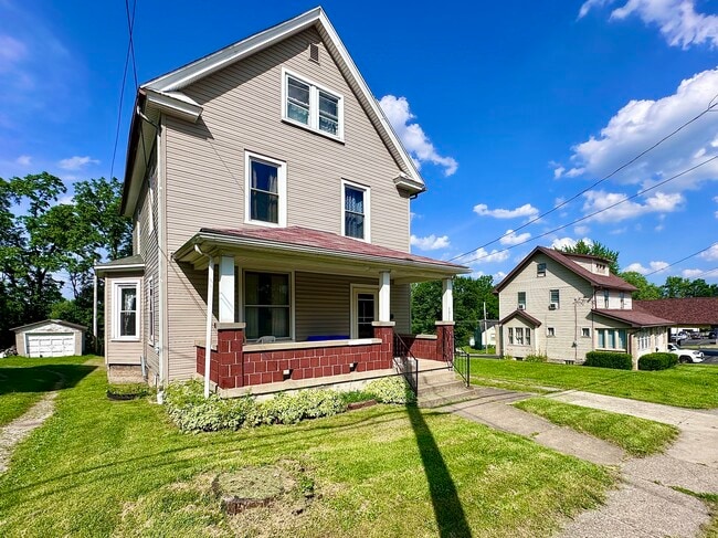 1819 E Washington St in New Castle, PA - Building Photo - Building Photo