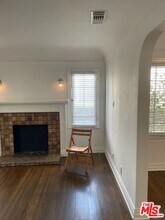 820 N Kilkea Dr in Los Angeles, CA - Building Photo - Building Photo