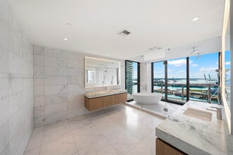 500 Alton Rd, Unit 3101 in Miami Beach, FL - Building Photo - Building Photo