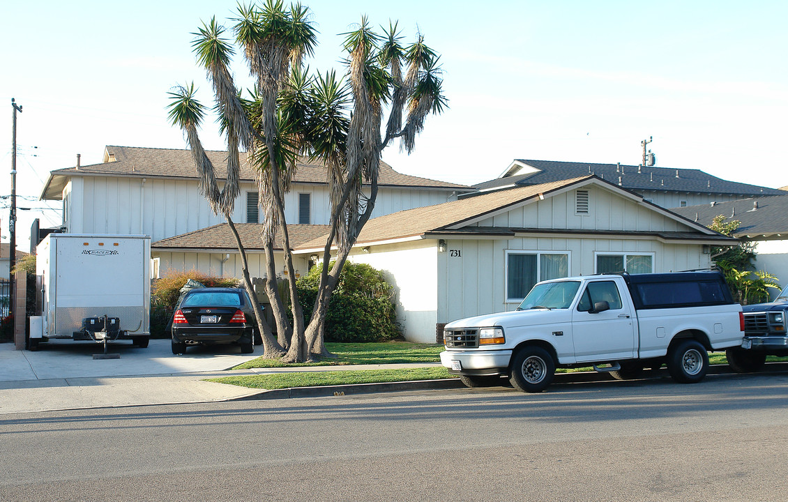 731 James St in Costa Mesa, CA - Foto de edificio