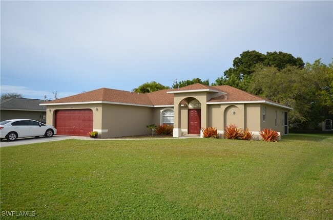 327 SE 31st Terrace in Cape Coral, FL - Foto de edificio - Building Photo