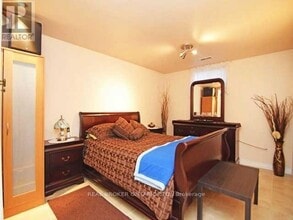 1602 Coram Crescent in Mississauga, ON - Building Photo - Building Photo