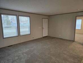 415 NW Poplar Ave in Earlham, IA - Building Photo - Building Photo