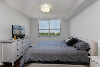 2665 SW 37th Ave, Unit 1404 in Miami, FL - Building Photo - Building Photo