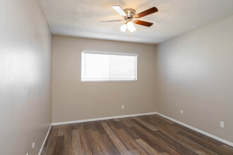 Celina Plaza in El Paso, TX - Building Photo - Interior Photo