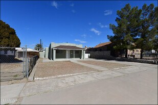 4425 La Luz Ave in El Paso, TX - Building Photo