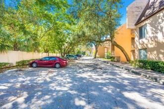 Uptown Palms Apartments in Tampa, FL - Building Photo - Building Photo