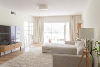 3250 N Palm Aire Dr in Pompano Beach, FL - Building Photo - Building Photo