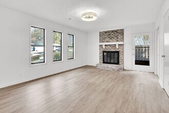 1010 Mathews Ct in Smyrna, GA - Building Photo - Building Photo