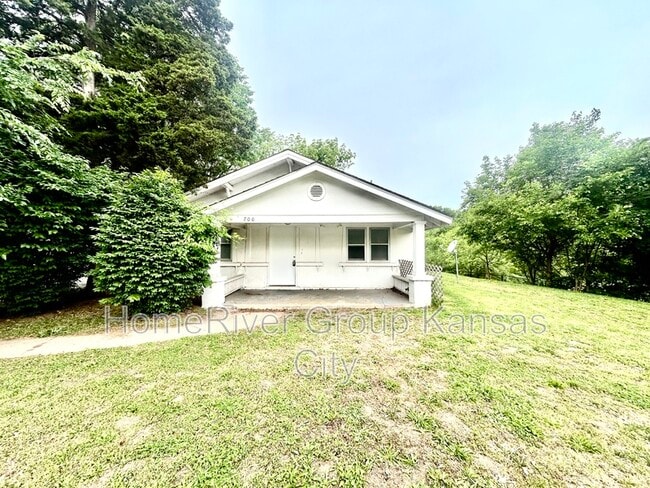 700 S Hawthorne Ave in Independence, MO - Building Photo - Building Photo