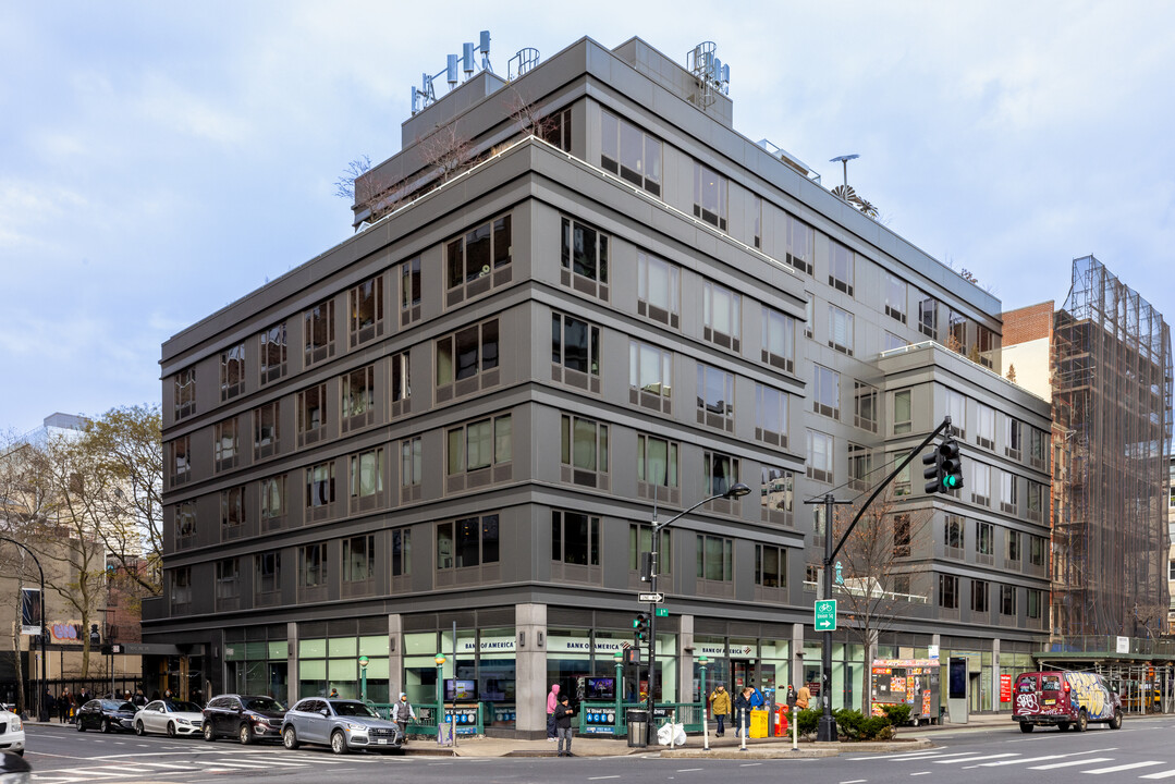 127-131 8th Ave in New York, NY - Building Photo