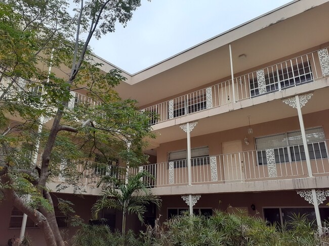 2031 Dewey St in Hollywood, FL - Foto de edificio - Building Photo