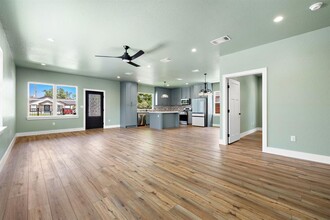 603 Maple St in Taylor, TX - Foto de edificio - Building Photo