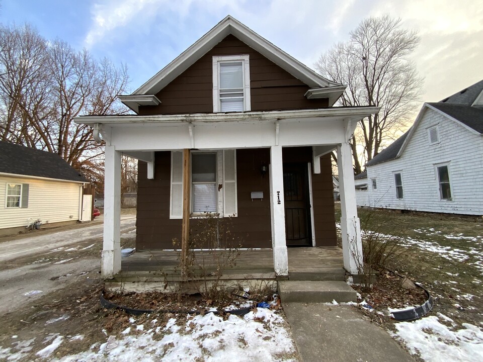 712 Commercial St in Danville, IL - Building Photo