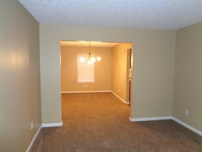5825 Columbia Cir in Greenwood, IN - Building Photo - Building Photo