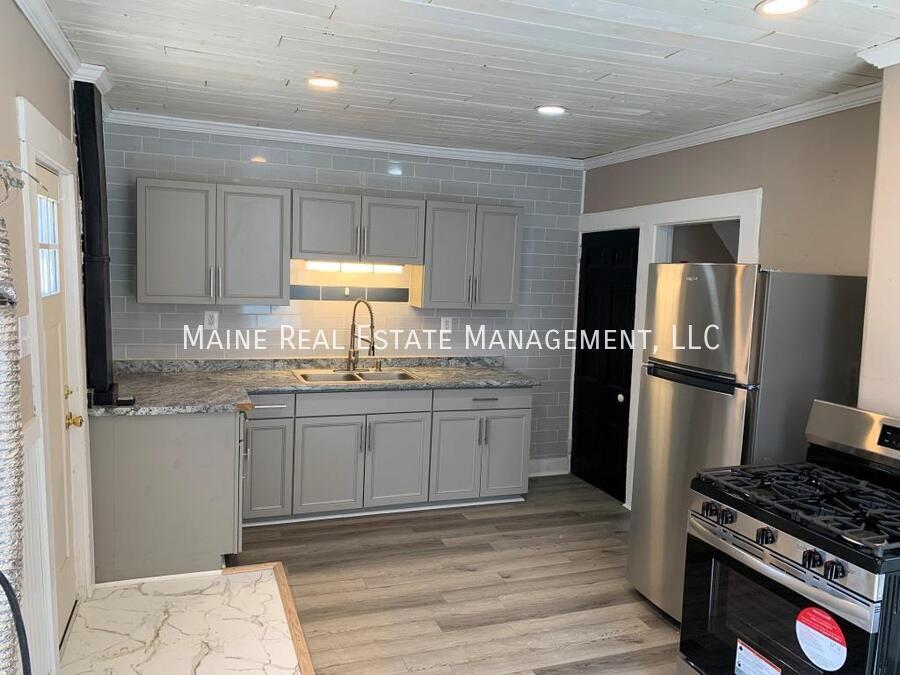 74 Fruit St in Bangor, ME - Building Photo
