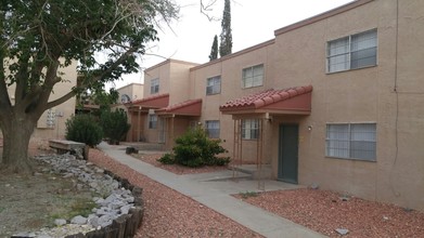 Alto Mesa Apartments in El Paso, TX - Building Photo - Building Photo