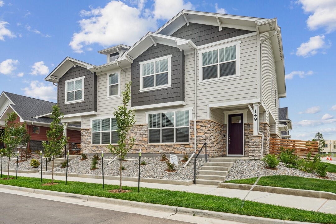 Canvas at Prairie Center in Brighton, CO - Foto de edificio