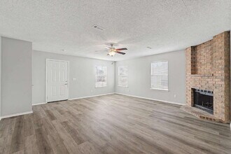 4378 W Thrasher Dr in Fayetteville, AR - Building Photo - Building Photo