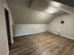 1421 E Elza Ave in Hazel Park, MI - Building Photo - Building Photo