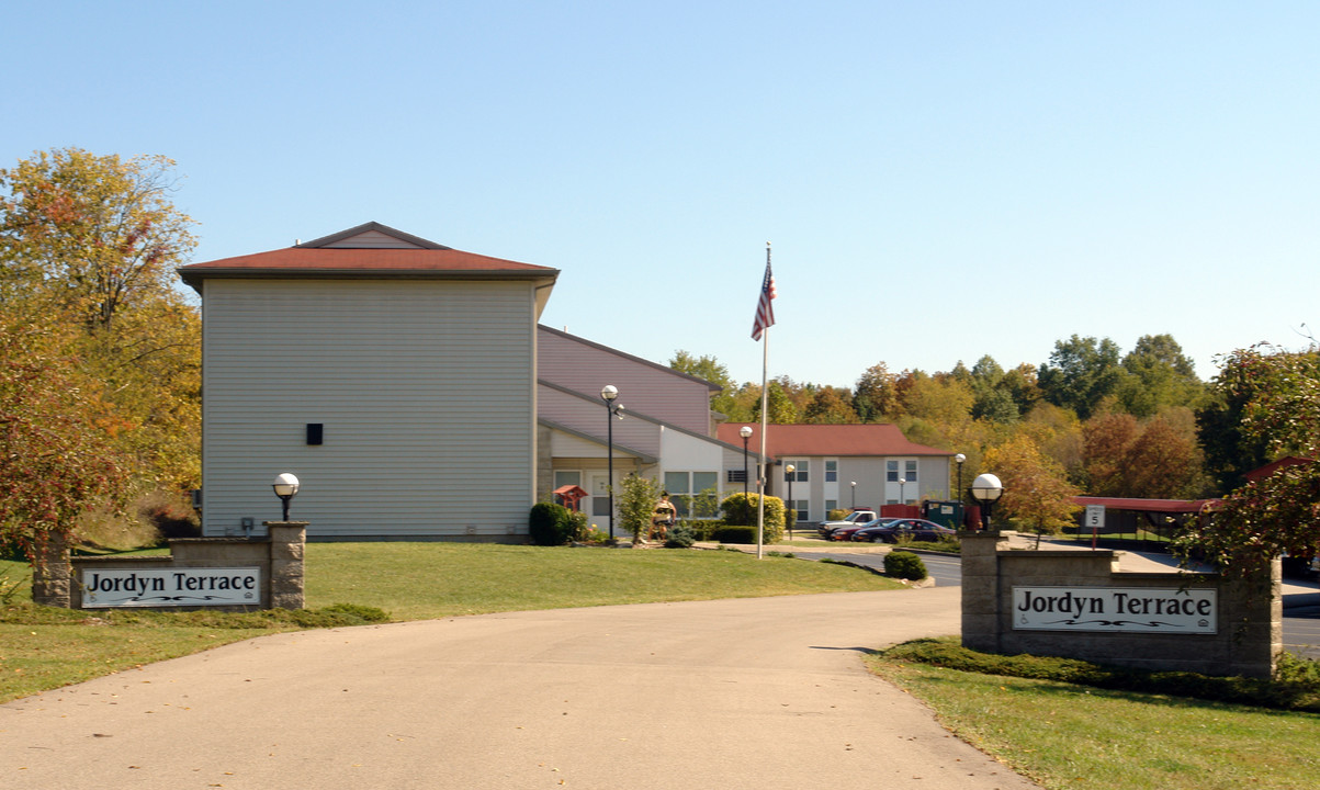 Jordyn Terrace Apartments in Mineral Wells, WV - Foto de edificio