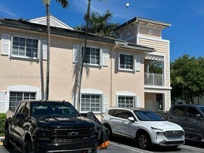 372 NE 26th Pl in Homestead, FL - Foto de edificio - Building Photo