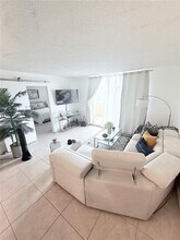 1833 S Ocean Dr, Unit 1707 in Hallandale Beach, FL - Building Photo - Building Photo