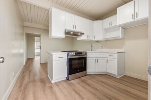 Torrance 44 in Torrance, CA - Building Photo