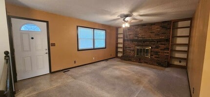 906 W Ash St in Junction City, KS - Building Photo - Building Photo