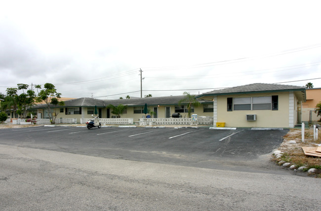 Deerfield Apartments in Deerfield Beach, FL - Foto de edificio - Building Photo