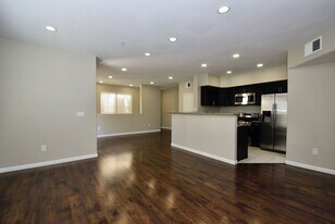 7167 S Durango Dr in Las Vegas, NV - Building Photo