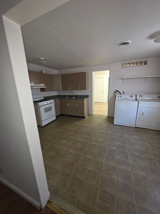 property at 2127 Lincoln Ave