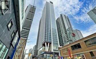357 King St W in Toronto, ON - Building Photo