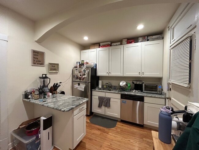 2555 W Eastwood Ave in Chicago, IL - Building Photo - Building Photo